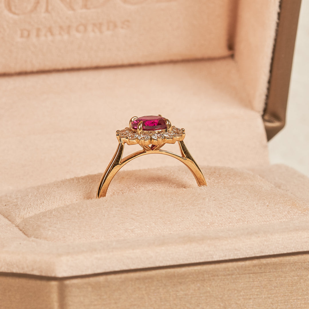 Ruby - In Stock - Round Brilliant Halo Flower Lab Grown Diamond Ring - 18K Yellow Gold - 1,5 ct
