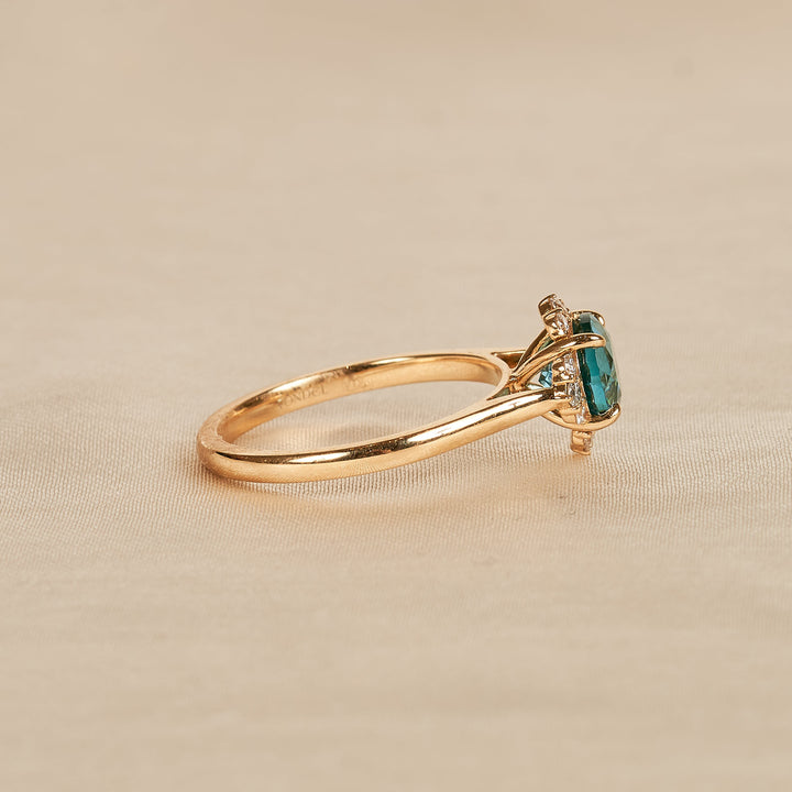 Sky - In Stock - Petrol Spinel Round Brilliant Lab Grown Diamond Ring - 18K Yellow Gold - 1,5 ct