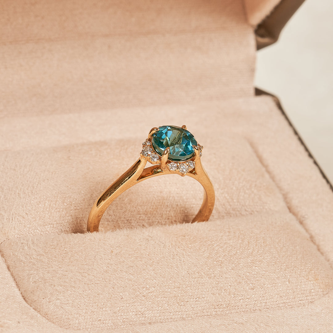 Sky - In Stock - Petrol Spinel Round Brilliant Lab Grown Diamond Ring - 18K Yellow Gold - 1,5 ct