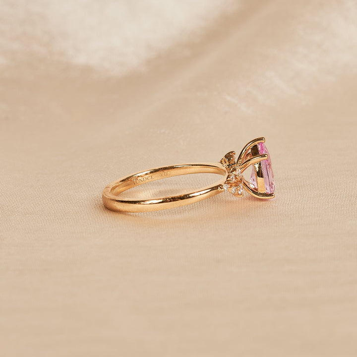 Pink Sapphire 1,5 ct  Pear Ring Snowdrift met Diamant  - 18K Geelgoud