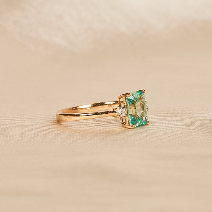 Frances - In Stock - Bluish Green Sapphire Emerald Lab Grown Diamond Ring - 18K Yellow Gold - 1,5 ct