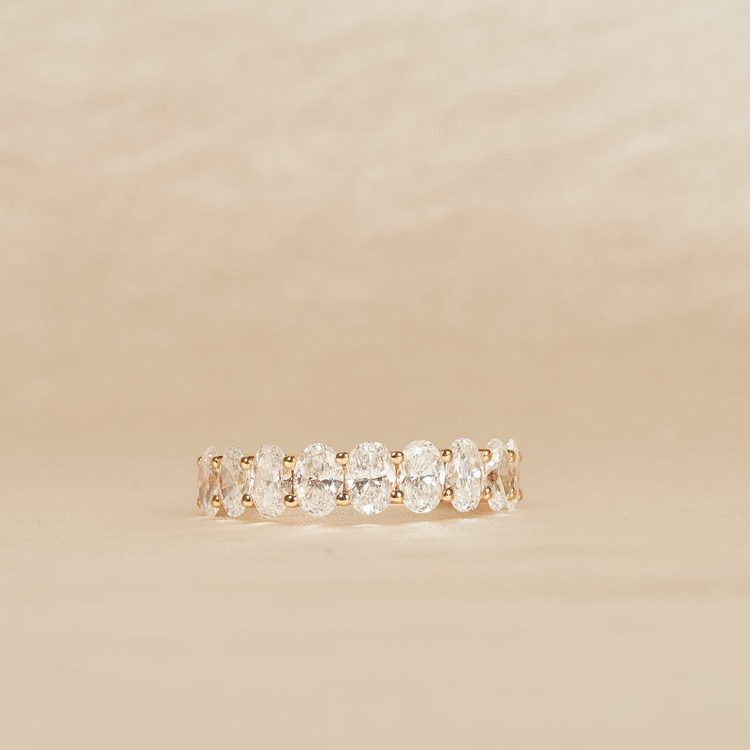 Ashley - Oval Half Eternity Lab Grown Diamond Ring, U-Setting - 18K Gold - 2,30 ct