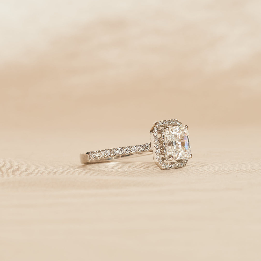 Cushion Halo Ring - 18K Yellow Gold - 1.70 ct