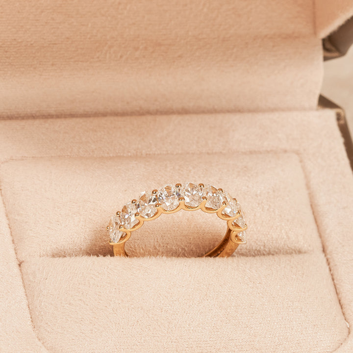 Ashley - Oval Half Eternity Lab Grown Diamond Ring, U-Setting - 18K Gold - 2,30 ct