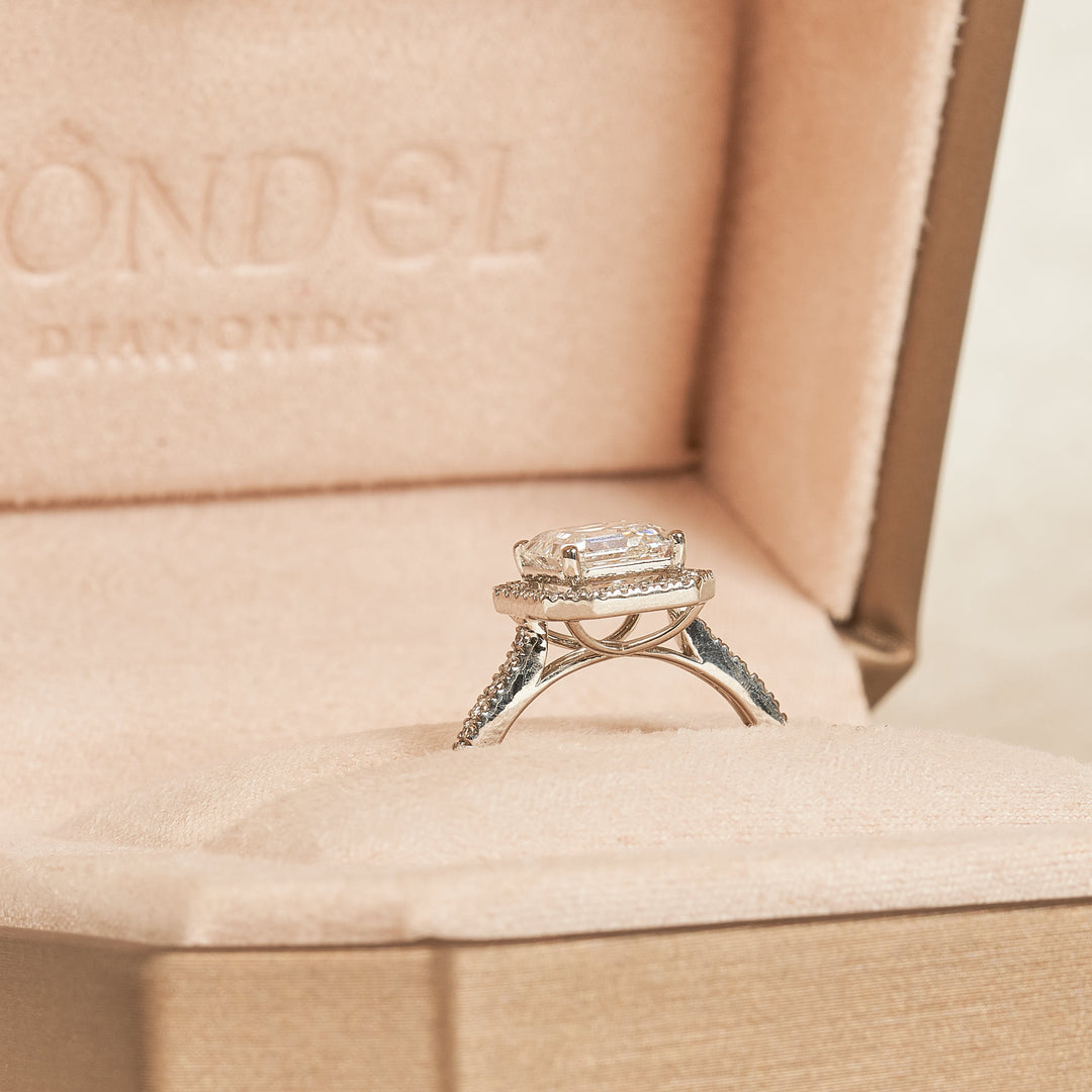 Cushion Halo Ring - 18K Yellow Gold - 1.70 ct