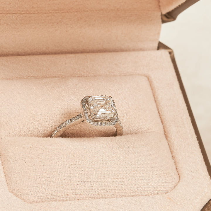 Cushion Halo Ring - 18K Yellow Gold - 1.70 ct