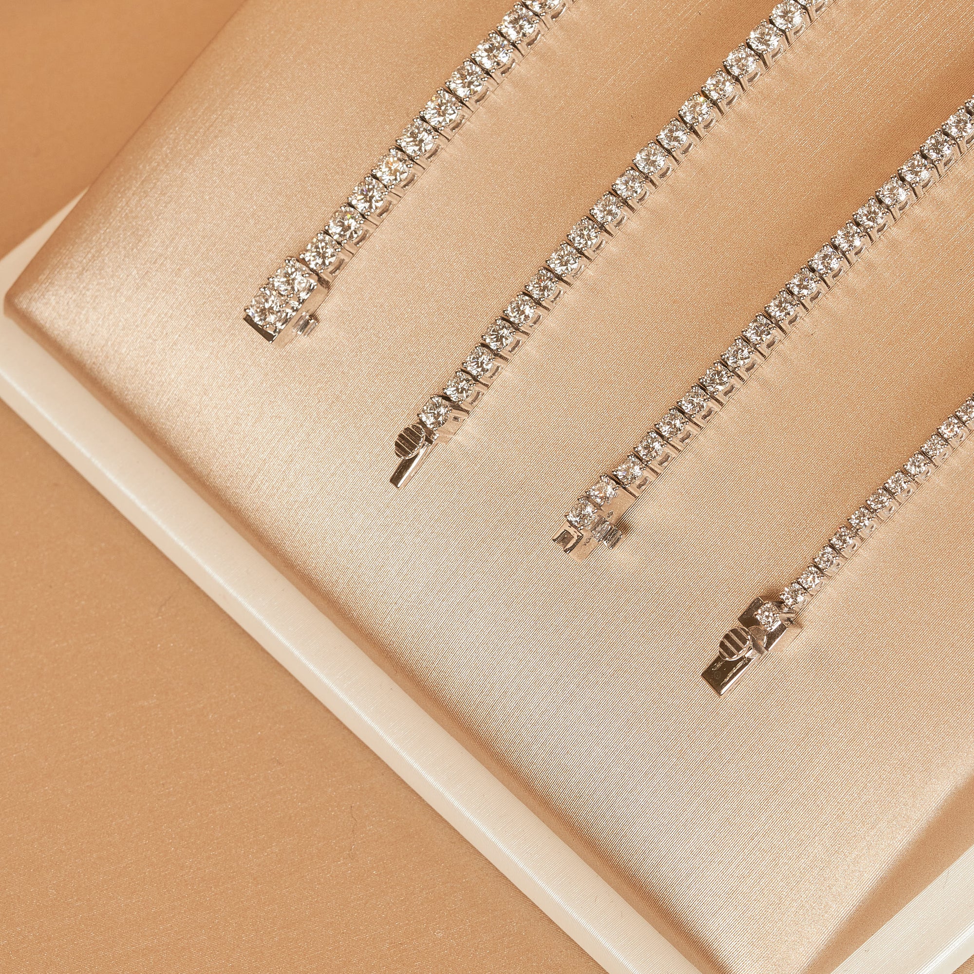 Chris - In Stock - Classic Lab Grown Diamond Tennis Bracelet - 18K White Gold