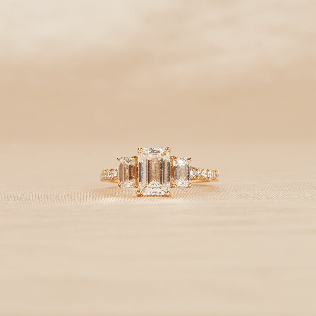 Emerald Trilogy Ring with pave band - 18K Yellow Gold - 2.45 ct