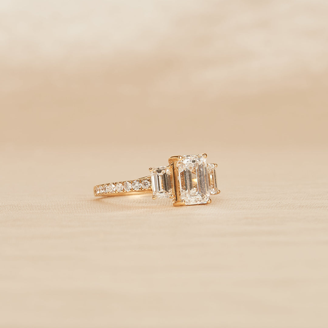 Emerald Trilogy Ring with pave band - 18K Yellow Gold - 2.45 ct