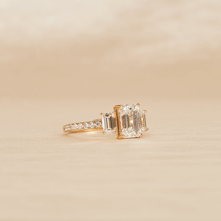 Emerald Trilogy Ring with pave band - 18K Yellow Gold - 2.45 ct