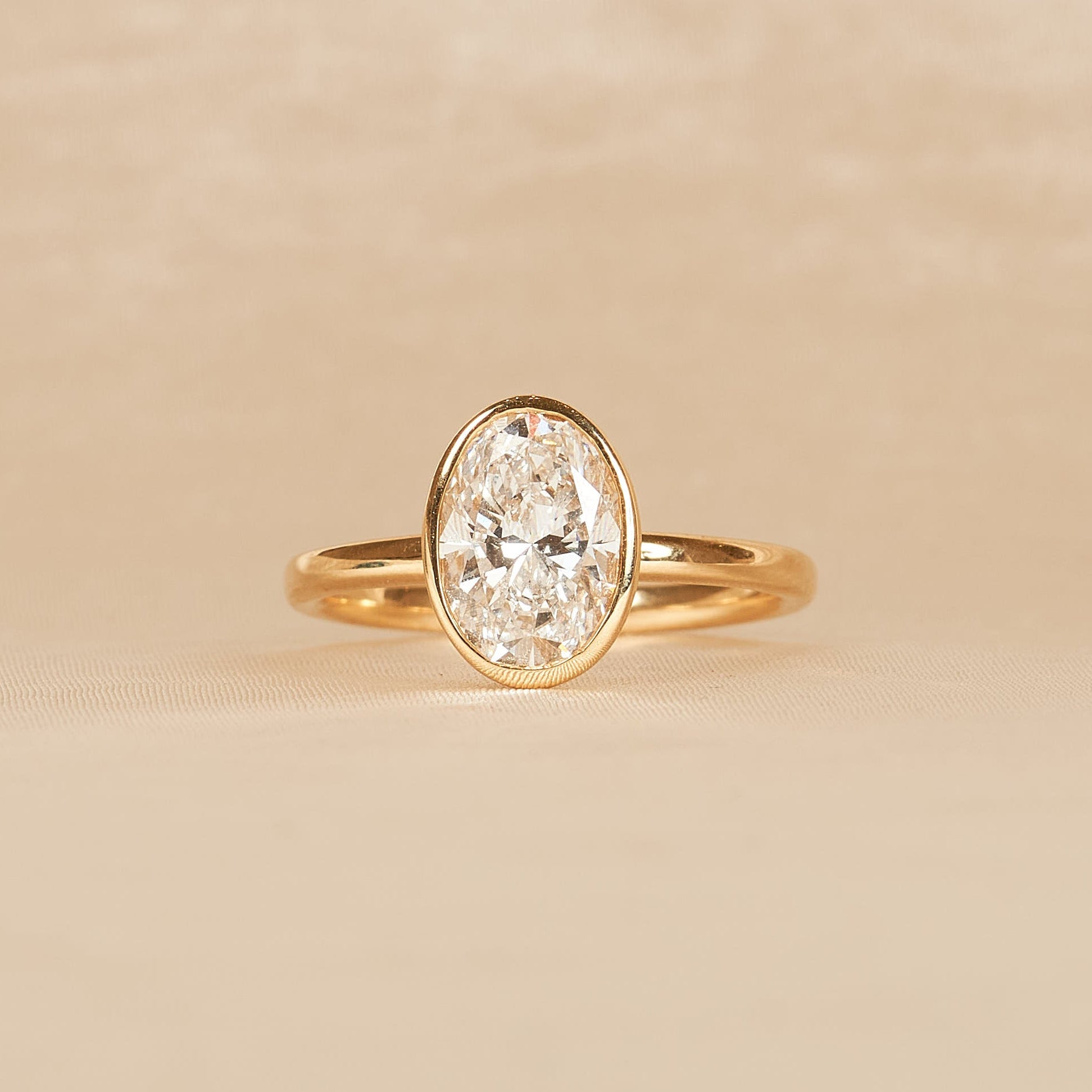 Abby - Oval Solitair Lab Grown Diamond Ring with Bezel Setting - 18K Yellow Gold - 2 ct