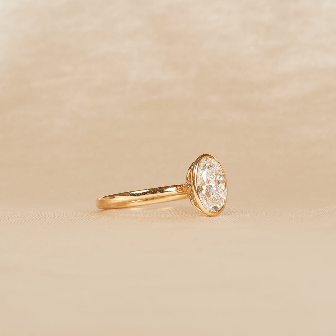 Abby - Oval Solitair Lab Grown Diamond Ring with Bezel Setting - 18K Yellow Gold - 2 ct