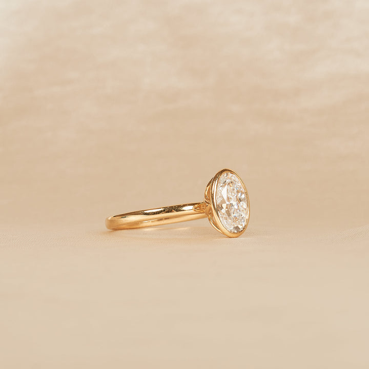 Abby - Oval Solitair Lab Grown Diamond Ring with Bezel Setting - 18K Yellow Gold - 2 ct