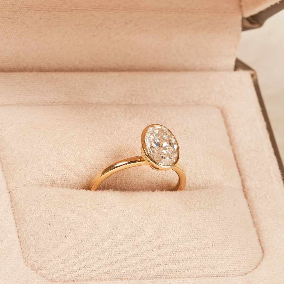 Abby - Oval Solitair Lab Grown Diamond Ring with Bezel Setting - 18K Yellow Gold - 2 ct