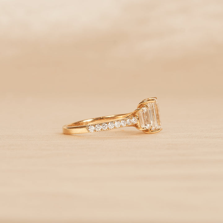 Emerald Trilogy Ring with pave band - 18K Yellow Gold - 2.45 ct