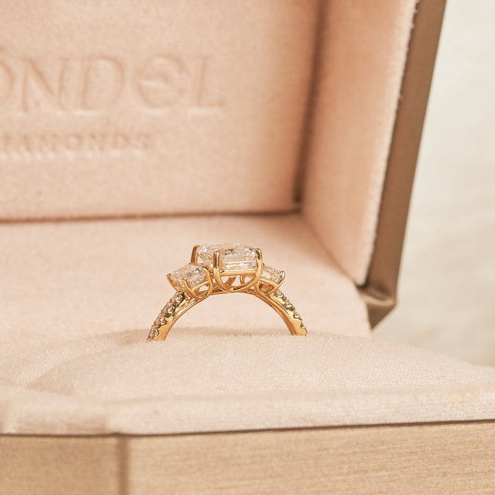 Emerald Trilogy Ring with pave band - 18K Yellow Gold - 2.45 ct