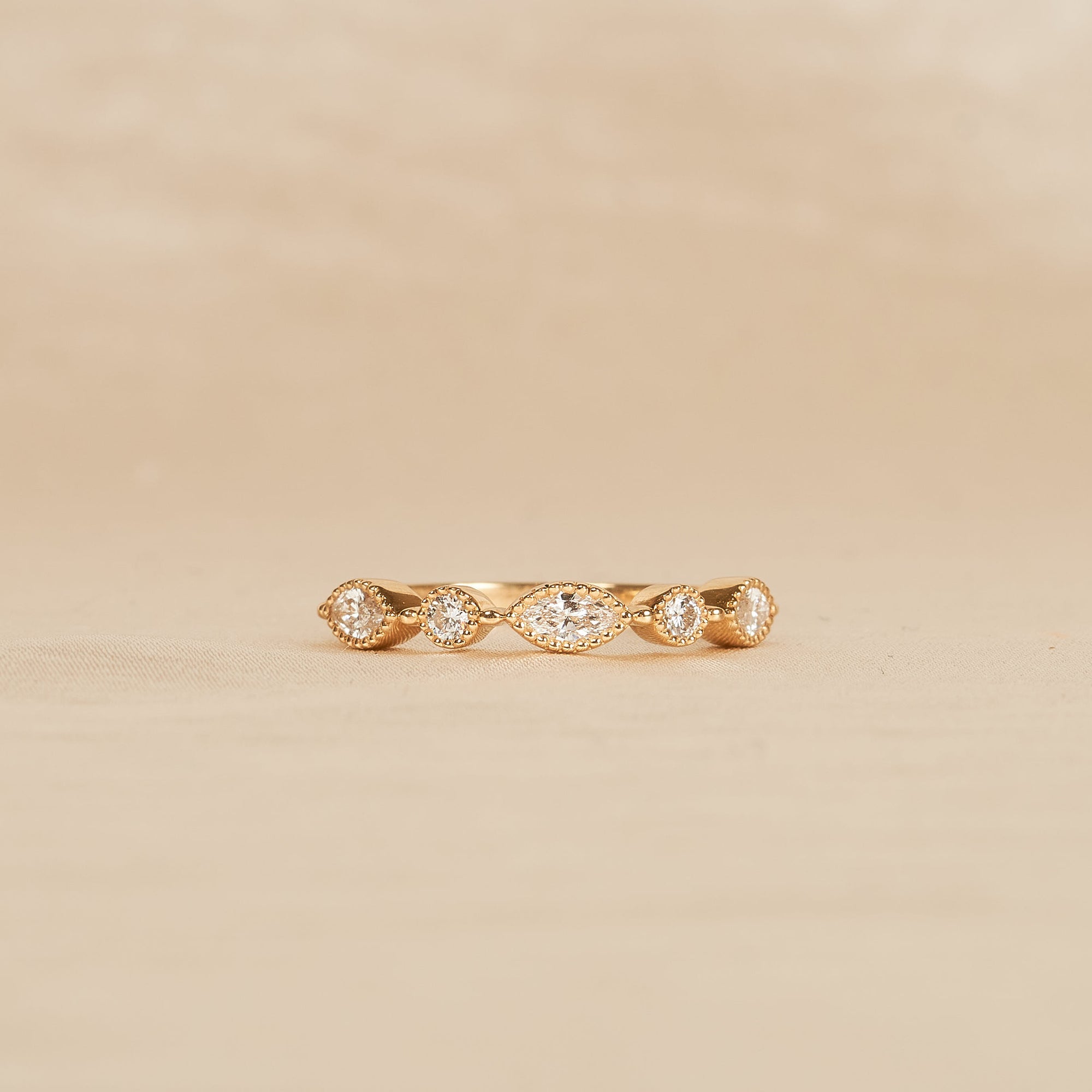 Valentina - In Stock - Marquise Round Brilliant Lab Grown Diamond Row Ring Vintage Style - 18K Gold - 0,46 ct