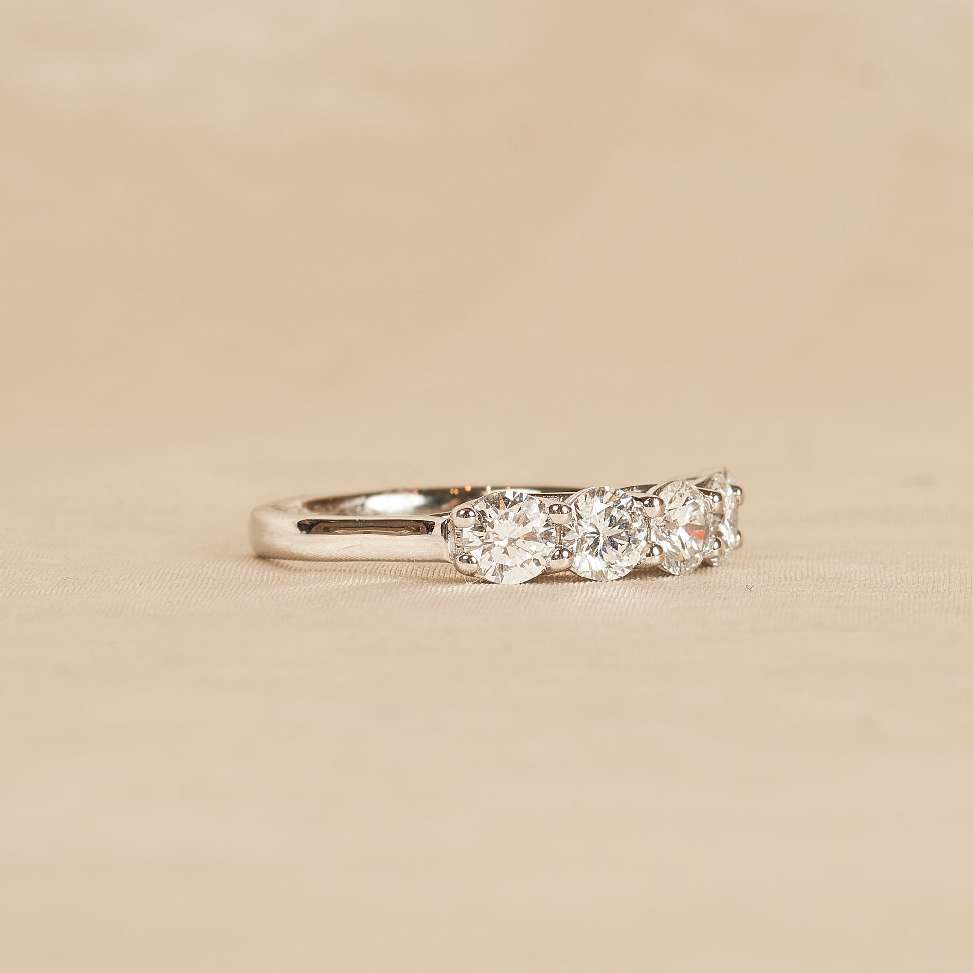 Jaimy - Round Brilliant Five Lab Grown Diamonds Row Ring - Platina - 1,47 ct