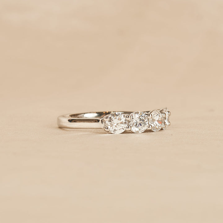 Jaimy - Round Brilliant Five Lab Grown Diamonds Row Ring - Platina - 1,47 ct