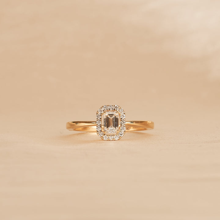 Emerald Halo Ring - 18K Yellow Gold - 0.56 ct