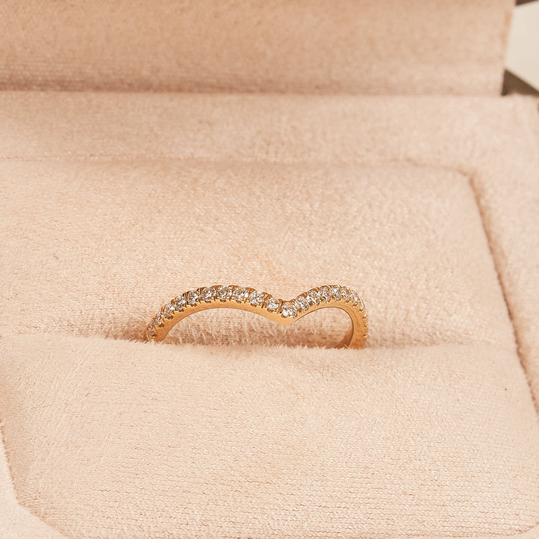 Isabelle - In Stock - V-shaped Lab Grown Diamond Ring Half Set - 18K Gold