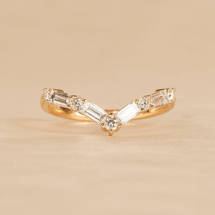 Ophelia - In Stock - V-shaped Row Ring with Baguette and Round Brilliant Cut Lab Grown Diamonds - 18k Gold - 0,60 ct