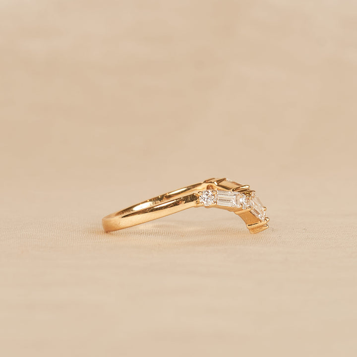 Ophelia - In Stock - V-shaped Row Ring with Baguette and Round Brilliant Cut Lab Grown Diamonds - 18k Gold - 0,60 ct