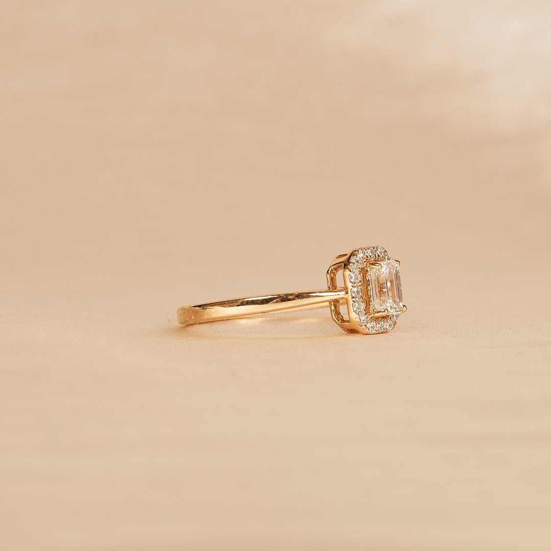 Emerald Halo Ring - 18K Yellow Gold - 0.56 ct