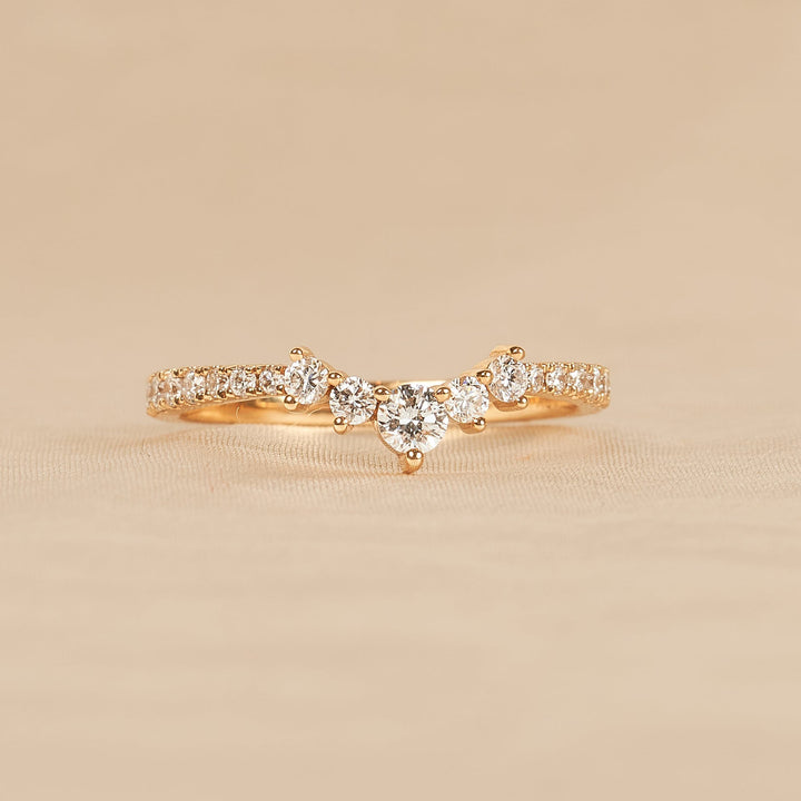 Hannah - In Stock - Curved Row Ring with Round Brilliant Lab Grown Diamonds - 18K Yellow Gold - 0,44 ct