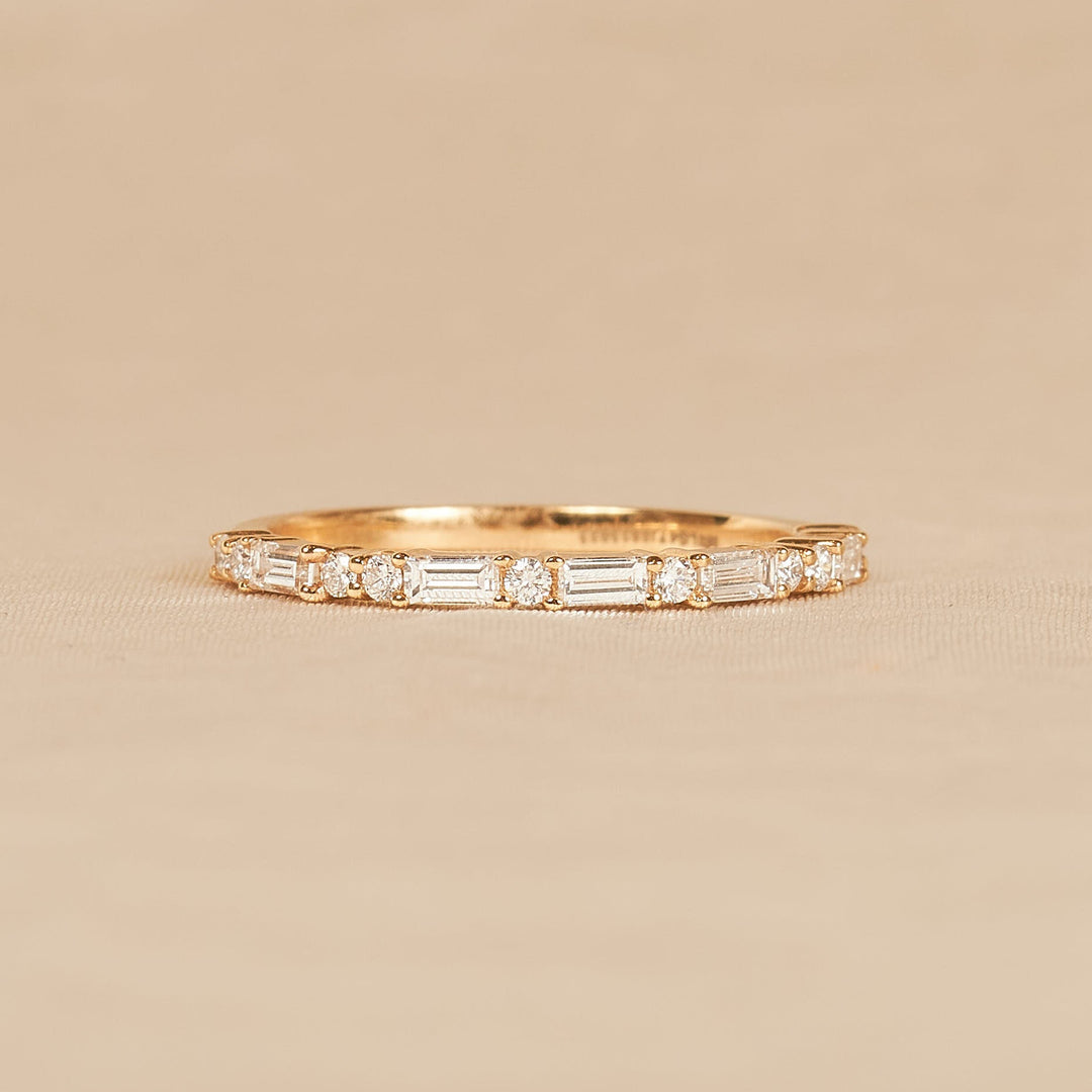 Row ring with baguette and round brilliant cut diamonds - 18K yellow gold - 0.39 ct