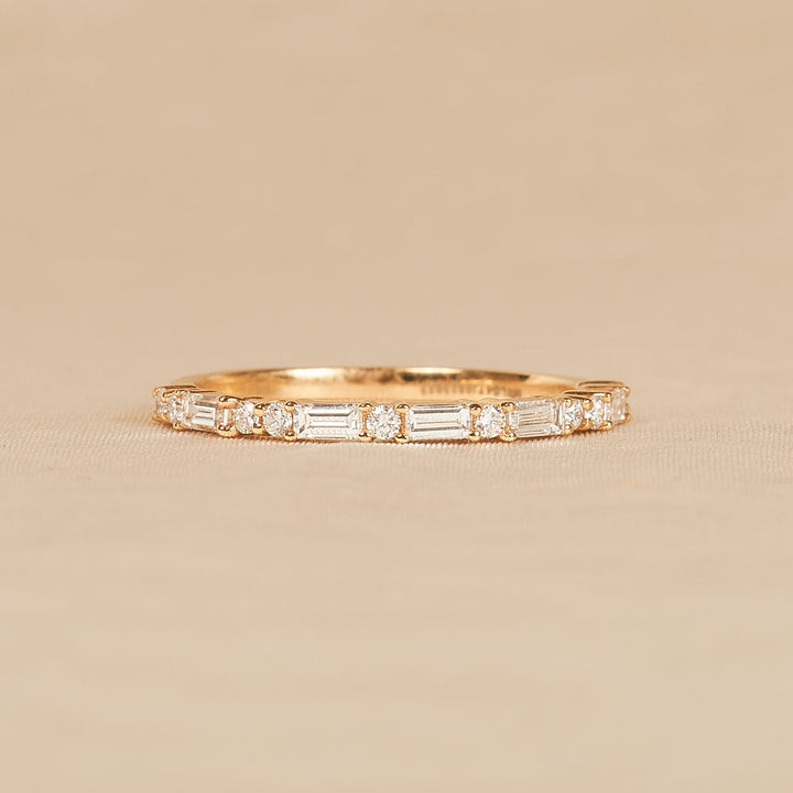 Row ring with baguette and round brilliant cut diamonds - 18K yellow gold - 0.39 ct