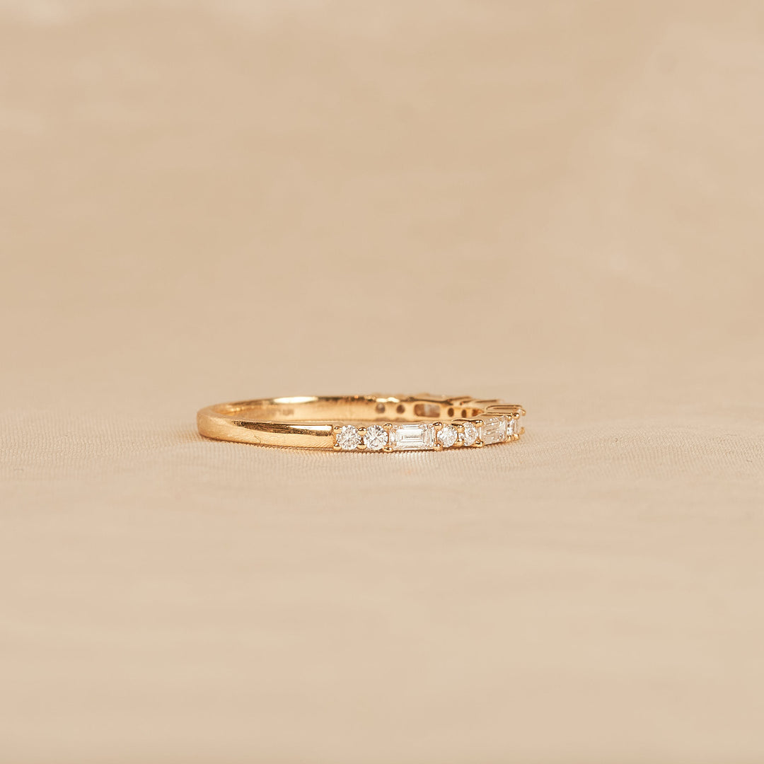 Row ring with baguette and round brilliant cut diamonds - 18K yellow gold - 0.39 ct