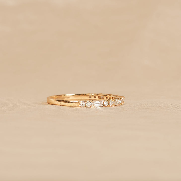 Row ring with baguette and round brilliant cut diamonds - 18K yellow gold - 0.39 ct