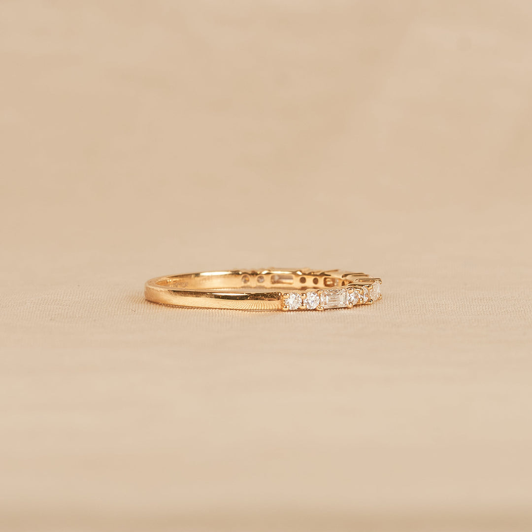 Row ring with baguette and round brilliant cut diamonds - 18K yellow gold - 0.39 ct