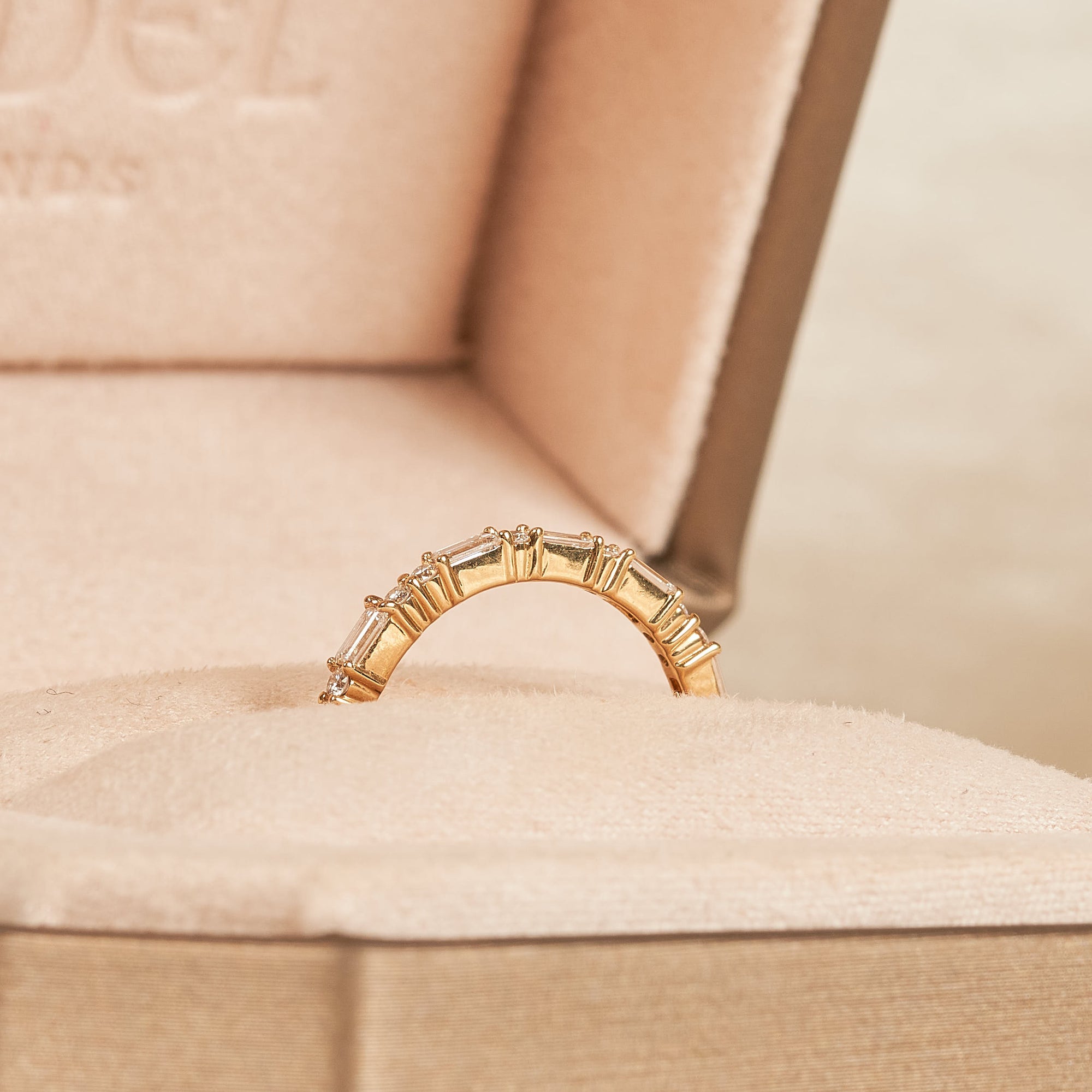 Grace - Row Ring with Baguette and Round Brilliant Cut Lab Grown Diamonds - 18K Gold - 0,39 ct