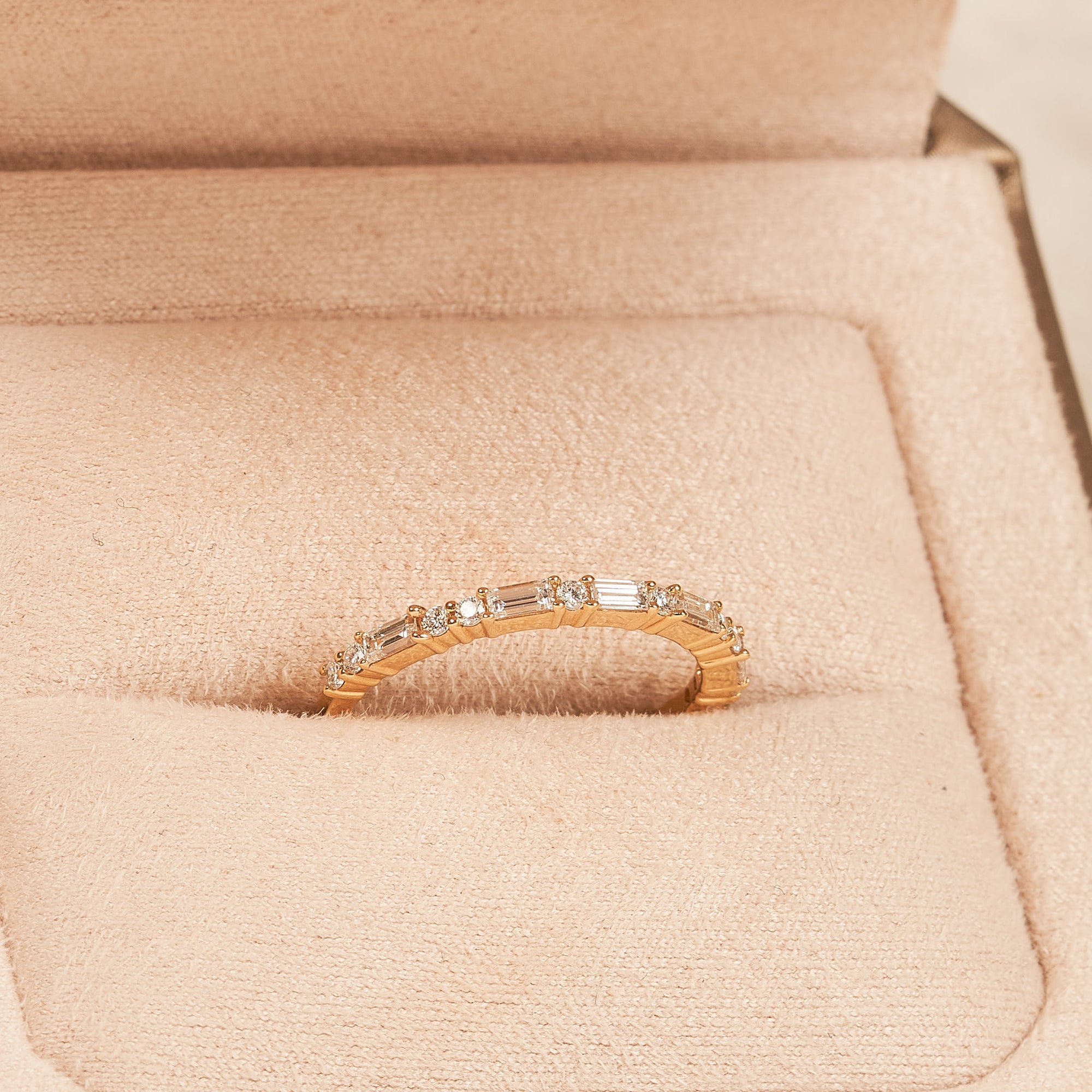 Grace - Row Ring with Baguette and Round Brilliant Cut Lab Grown Diamonds - 18K Gold - 0,39 ct