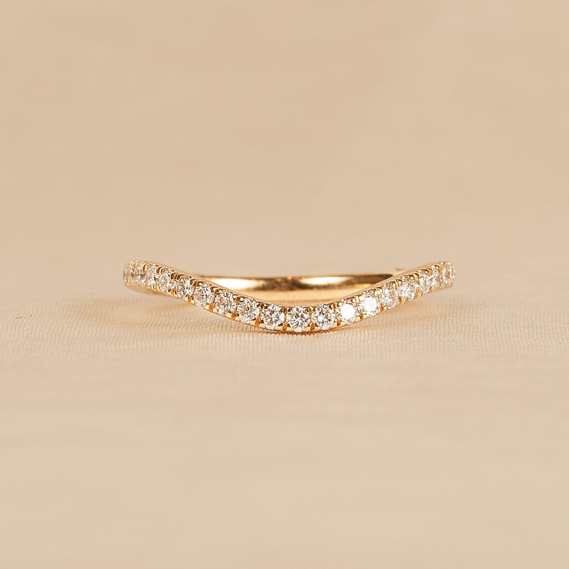Ivy - In Stock - Curved Pave Lab Grown Diamond Stacking Ring - 18K Yellow Gold - 0,27 ct