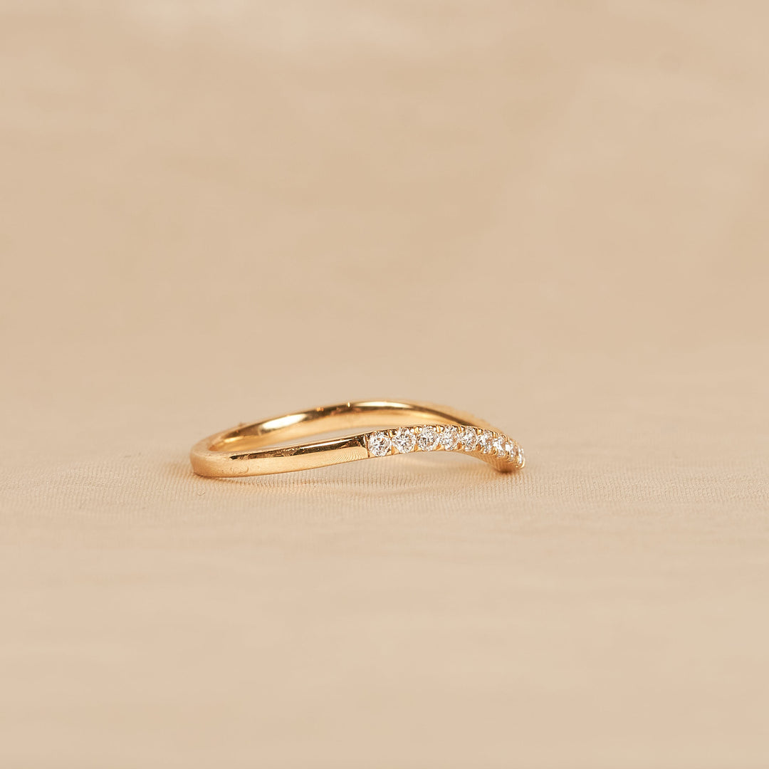 Ivy - In Stock - Curved Pave Lab Grown Diamond Stacking Ring - 18K Yellow Gold - 0,27 ct