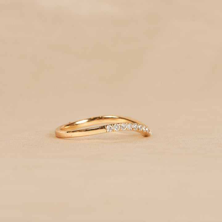 Ivy - In Stock - Curved Pave Lab Grown Diamond Stacking Ring - 18K Yellow Gold - 0,27 ct