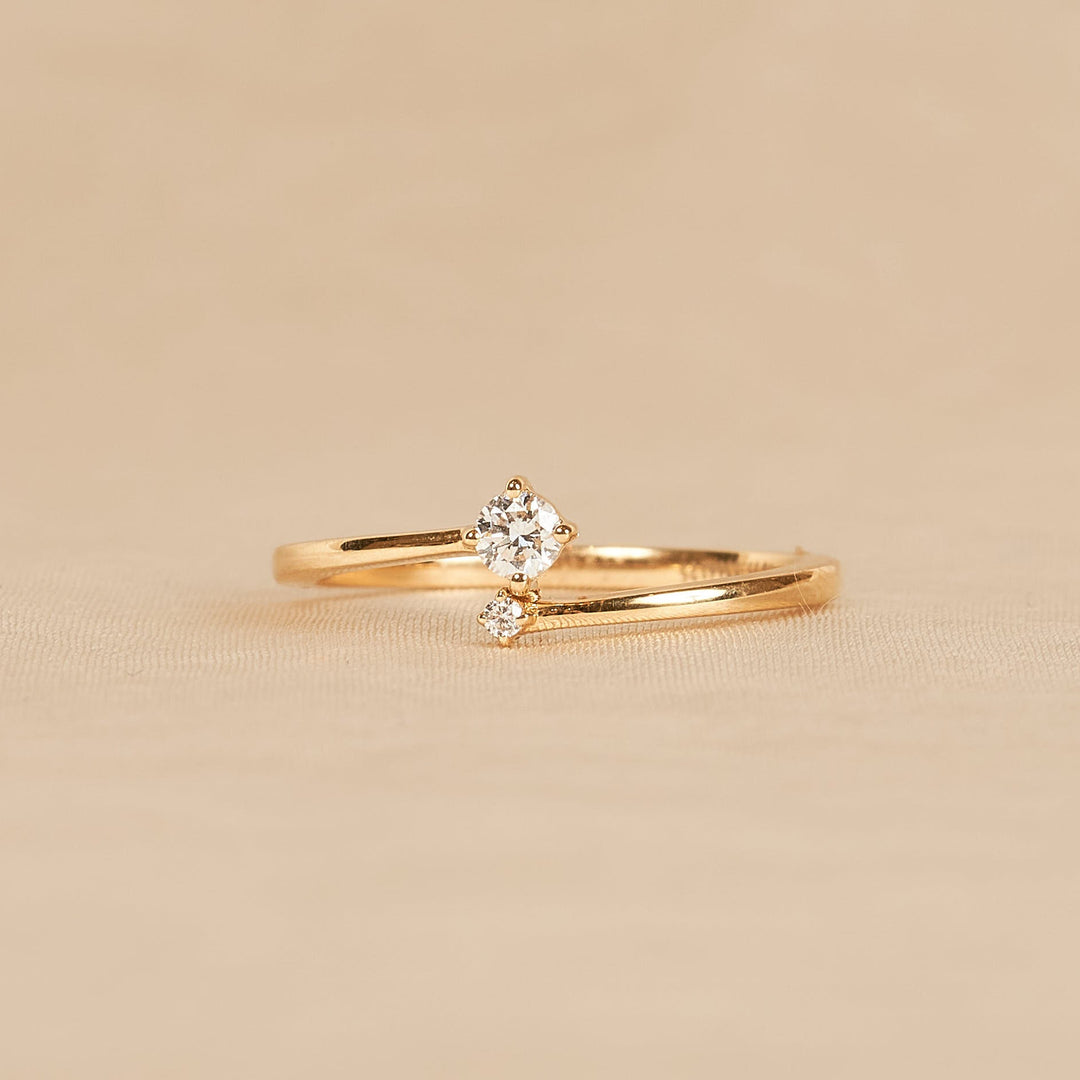 Leticia – Pinky Ring Wrap mit zwei im Labor gezüchteten Diamanten – 18 Karat Gold – 0,1 ct