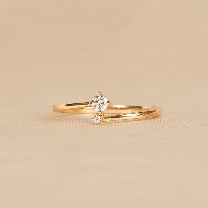 Leticia – Pinky Ring Wrap mit zwei im Labor gezüchteten Diamanten – 18 Karat Gold – 0,1 ct