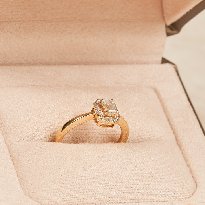 Emerald Halo Ring - 18K Yellow Gold - 0.56 ct