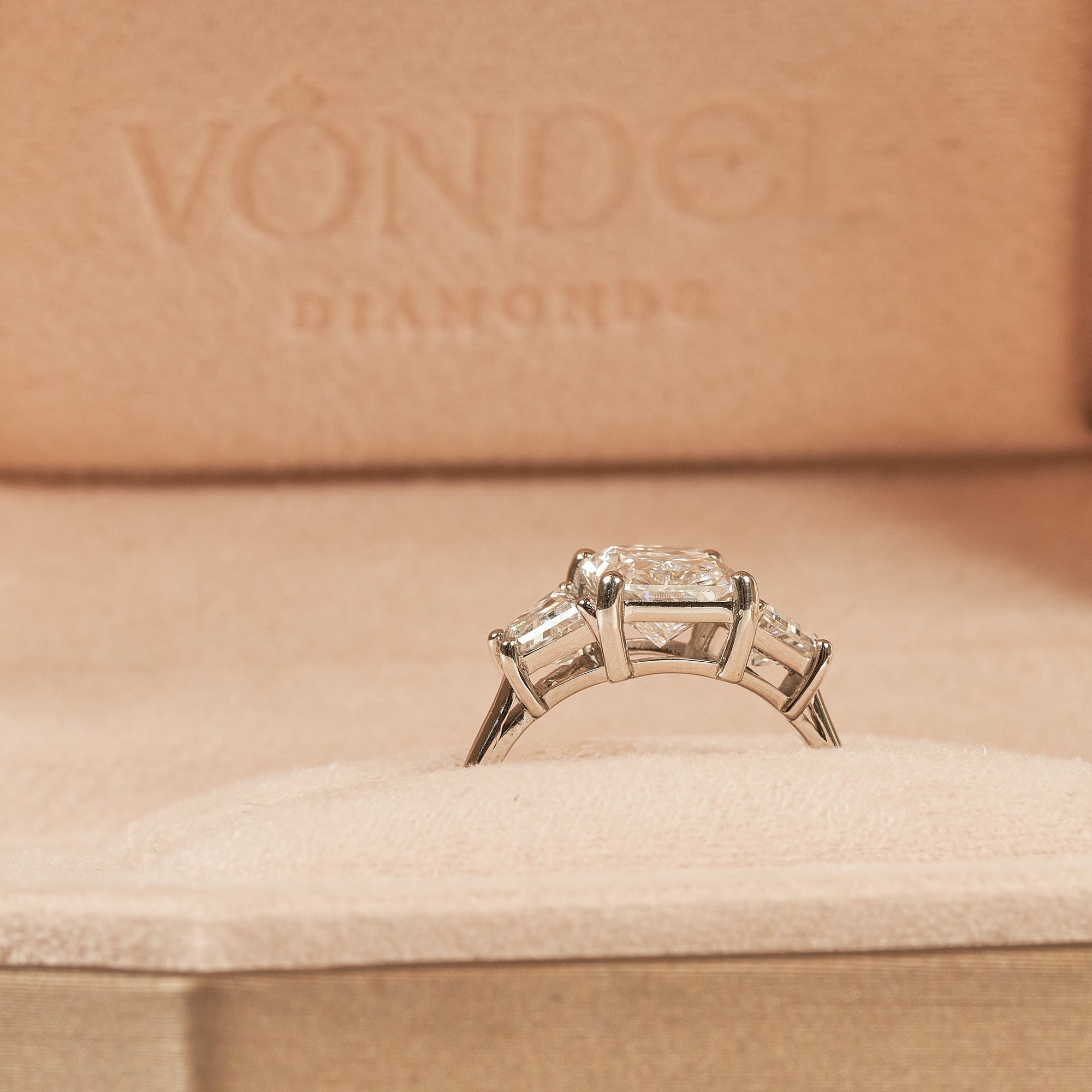 Kiara - Radiant Lab Grown Diamond Trilogy Ring - Platinum - 3,87 ct