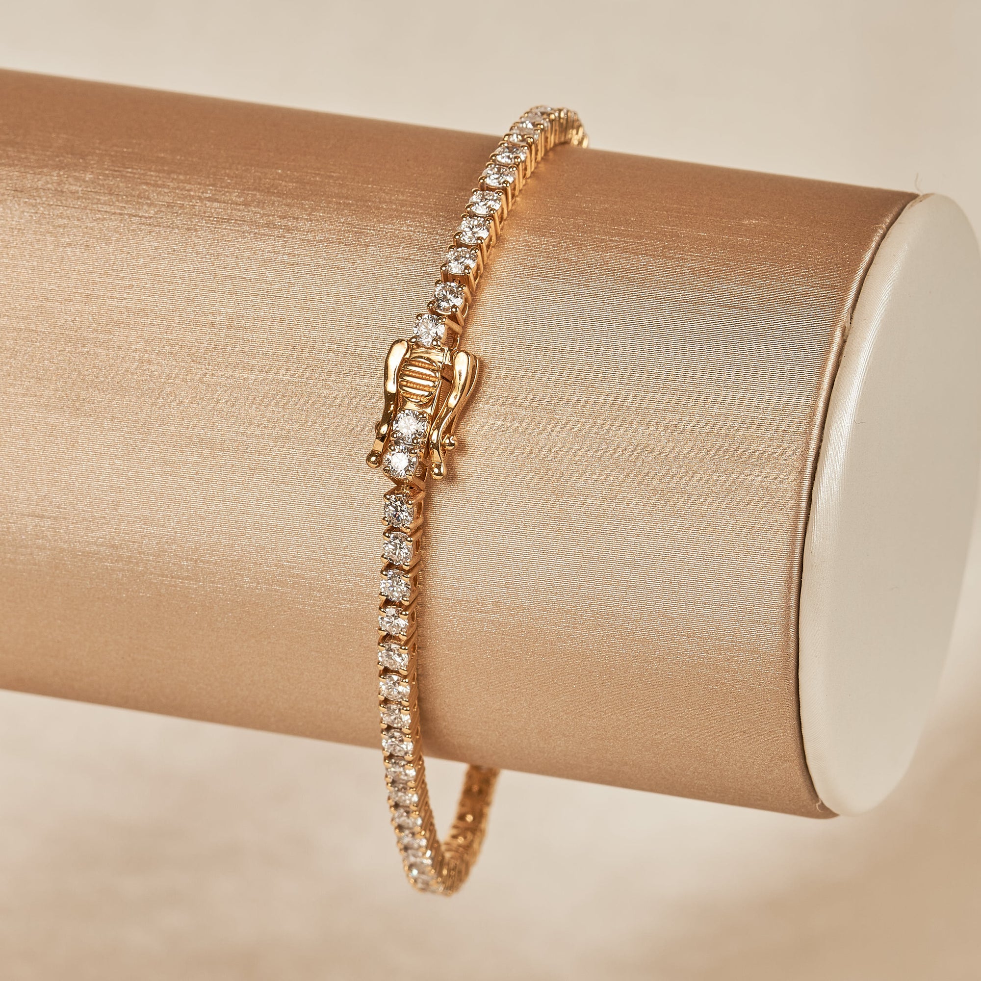 Féline - In Stock - Lab Grown Diamond Tennis Bracelet with Gradient Diamond Size - 18K Yellow Gold - 5,65 ct