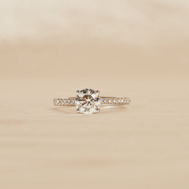 Lilly - In Stock - Round Solitair Lab Grown Diamond Ring with Cathedral Cross Over Setting And Pave Band