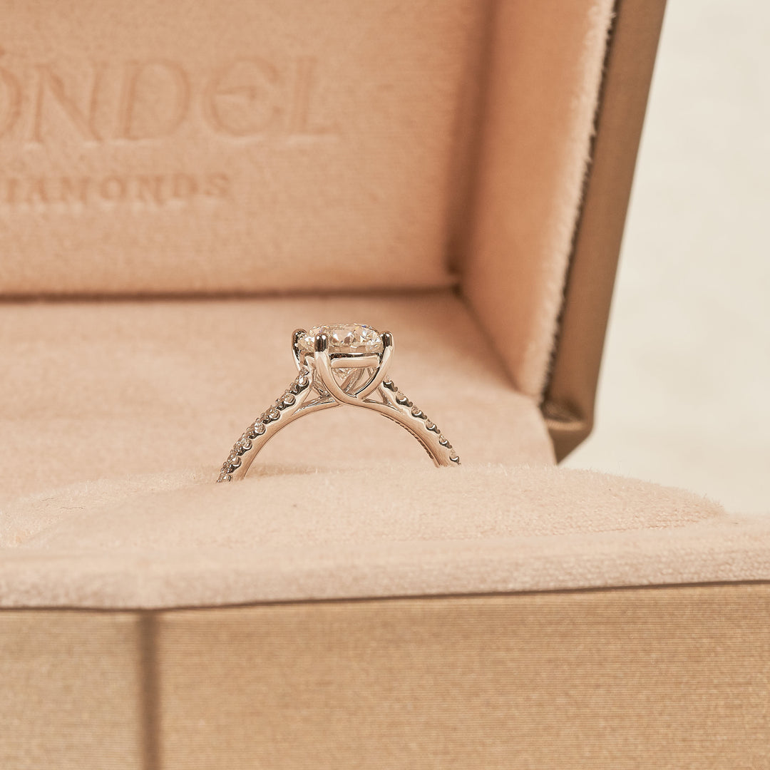 Lilly - In Stock - Round Solitair Lab Grown Diamond Ring with Cathedral Cross Over Setting And Pave Band