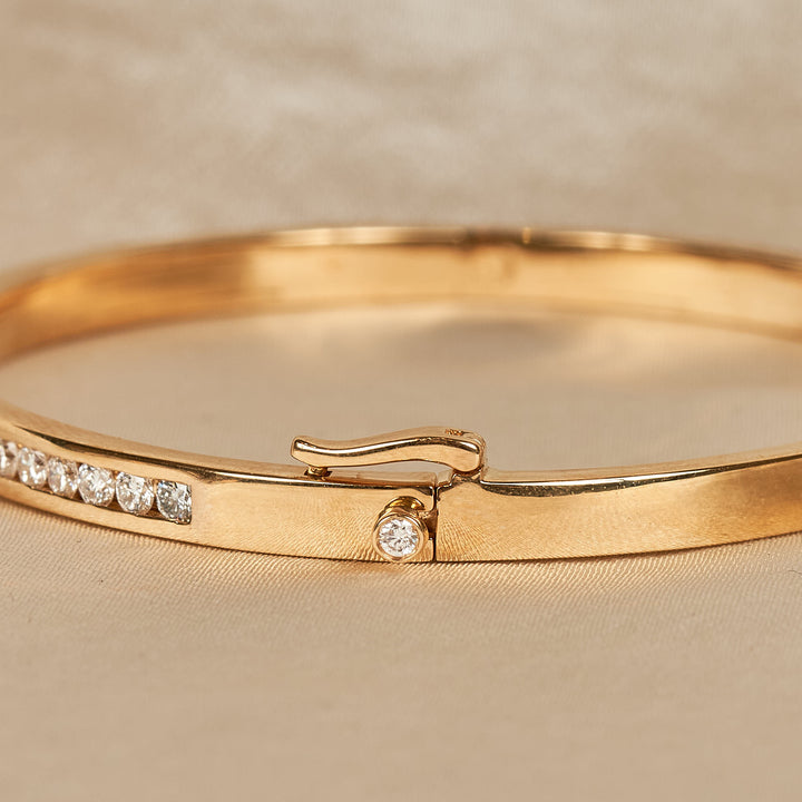 Anouk - In Stock - Bangle with Lab Grown Diamond Channel Setting Slim - 18k Gold - 1,43 ct