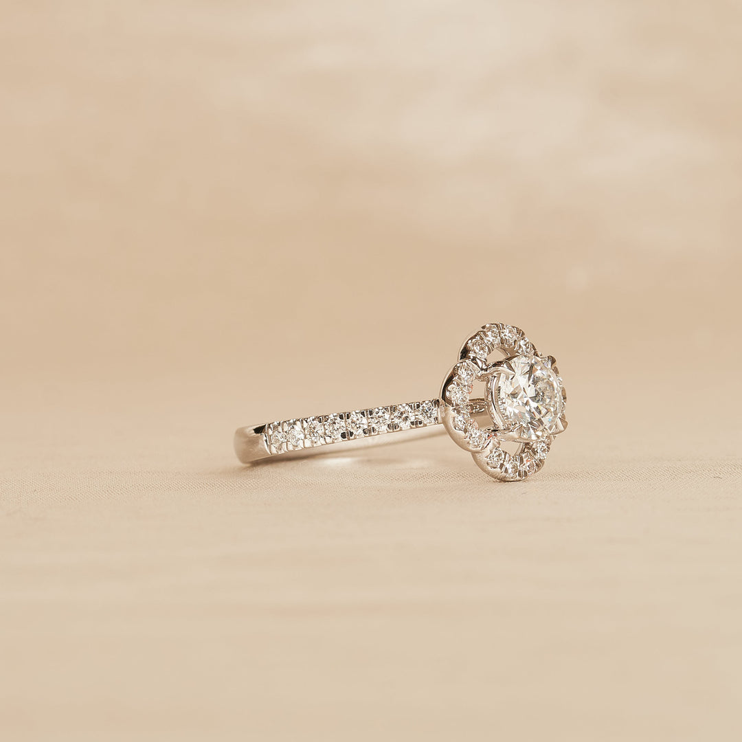 Flower Pave ring met Ronde Briljant - 18k Witgoud - 1,09 ct