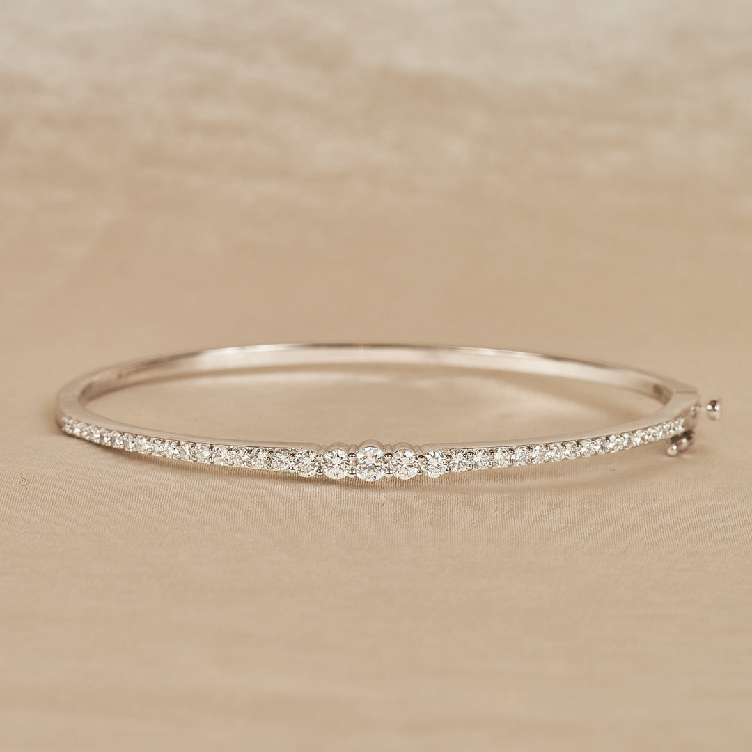 Nancy - In Stock - Lab Grown Diamond Bangle with Gradient Diamond Size - 18k Gold - 1,3 ct