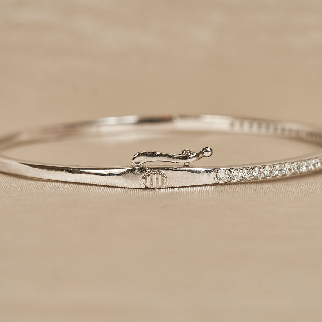 Nancy - In Stock - Lab Grown Diamond Bangle with Gradient Diamond Size - 18k Gold - 1,3 ct